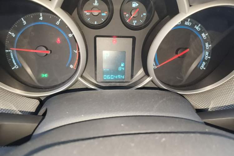 Used Chevrolet Cruze 2013 1.8L SE AT Odometer Close Up