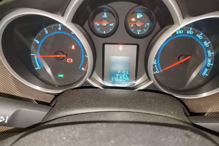 Used Chevrolet Cruze 2013 Hatchback 1.6L Manual Luxury Model Odometer Close Up