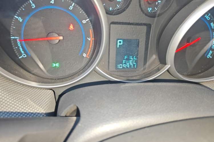 Used Chevrolet Cruze 2013 1.8L SE AT Odometer Close Up