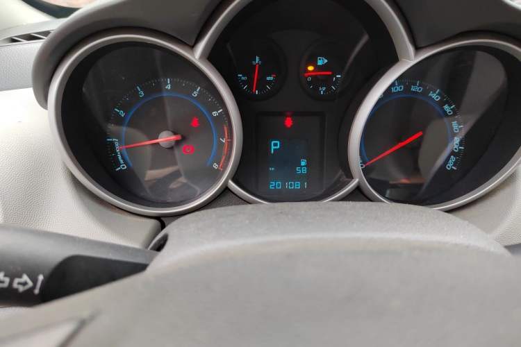 Used Chevrolet Cruze 2013 1.6L SL Grand Edition Automatic Odometer Close Up