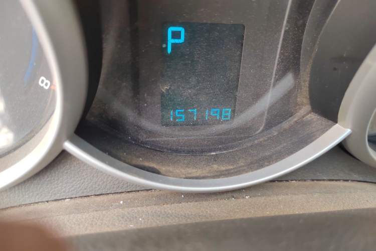 Used Chevrolet Cruze 2013 1.8L SE AT Odometer Close Up