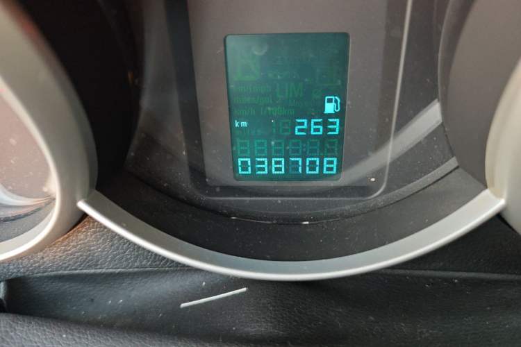 Used Chevrolet Cruze 2013 Hatchback 1.6L Manual Luxury Model Odometer Close Up