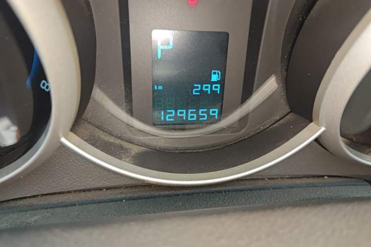 Used Chevrolet Cruze 2013 1.6L SL Grand Edition Automatic Odometer Close Up