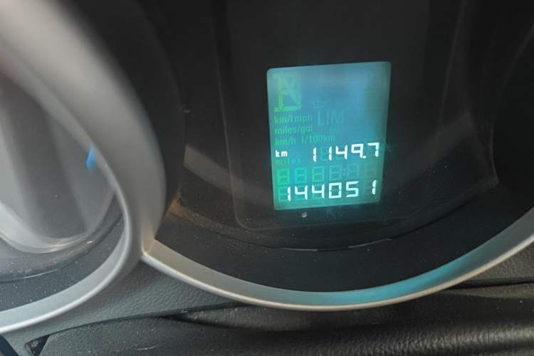 Used Chevrolet Cruze 2013 1.6L SL Grand Edition Manual Transmission Odometer Close Up