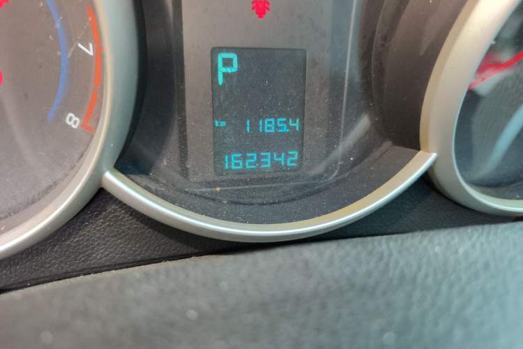 Used Chevrolet Cruze 2013 Hatchback 1.6L Automatic Luxury Model Odometer Close Up