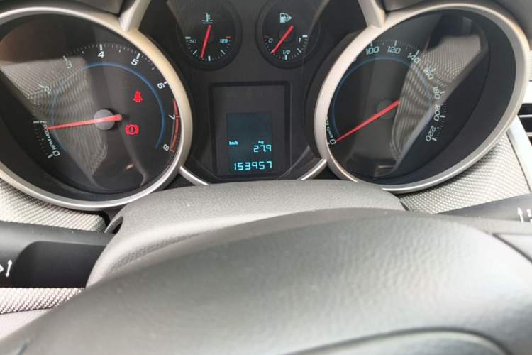 Used Chevrolet Cruze 2013 1.6L SE MT Odometer Close Up