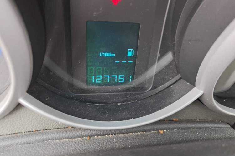 Used Chevrolet Cruze 2013 1.6L SL MT Odometer Close Up