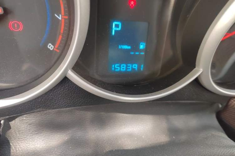 Used Chevrolet Cruze 2013 Hatchback 1.6L Automatic Luxury Model Odometer Close Up