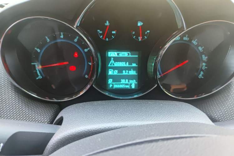 Used Chevrolet Cruze 2013 Hatchback 1.6T Automatic Flagship Model Odometer Close Up