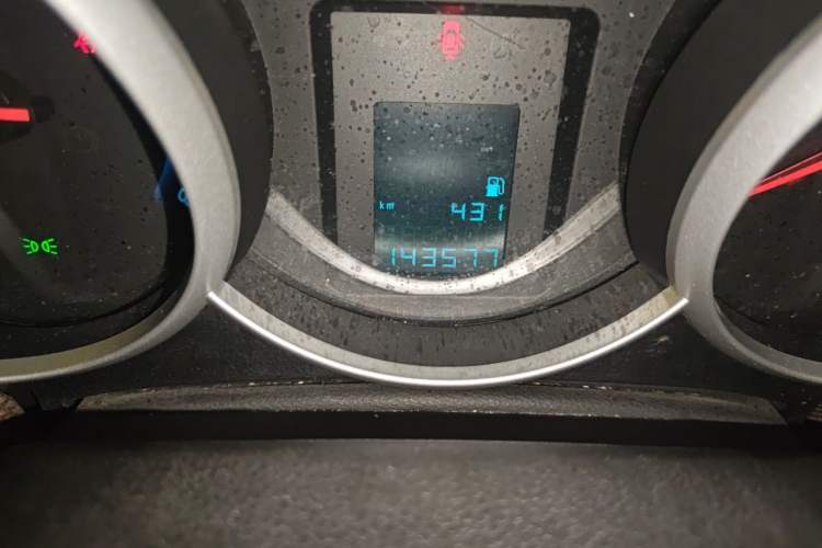Used Chevrolet Cruze 2013 Hatchback 1.6L Manual Luxury Model Odometer Close Up