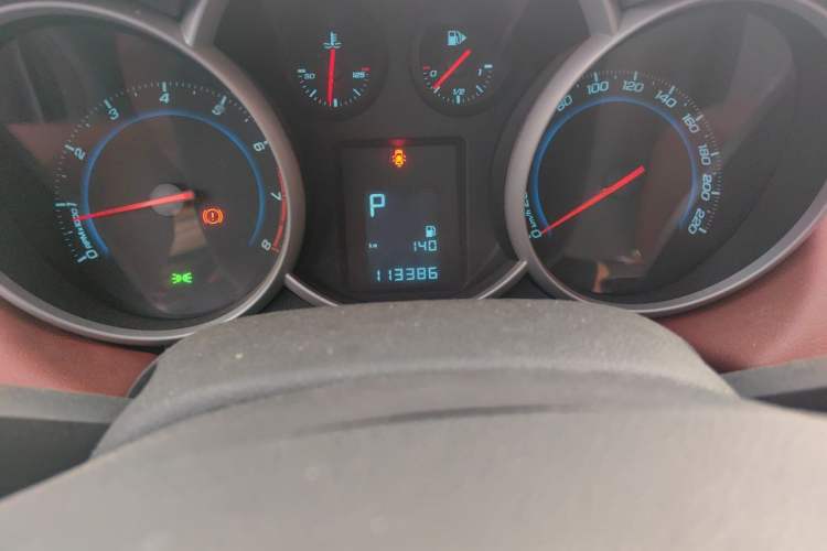 Used Chevrolet Cruze 2013 1.8L SE AT Odometer Close Up