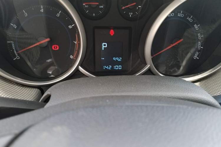 Used Chevrolet Cruze 2013 1.8L SE AT Odometer Close Up