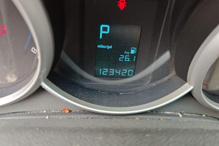 Used Chevrolet Cruze 2013 1.8L SE AT Odometer Close Up