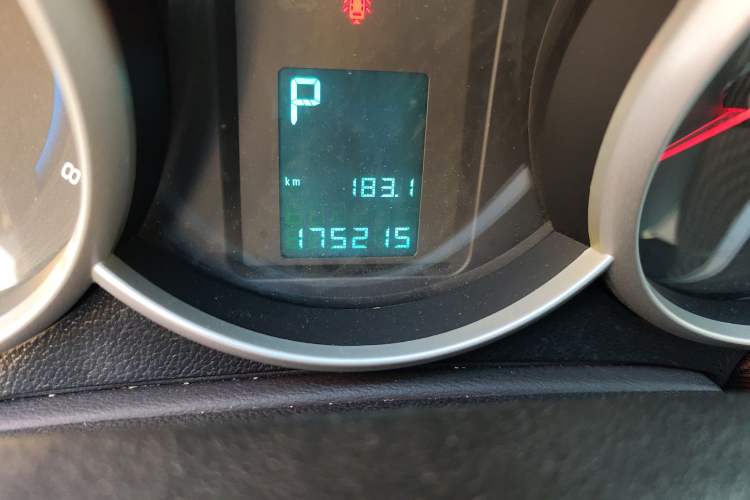 Used Chevrolet Cruze 2013 Hatchback 1.6L Automatic Luxury Model Odometer Close Up
