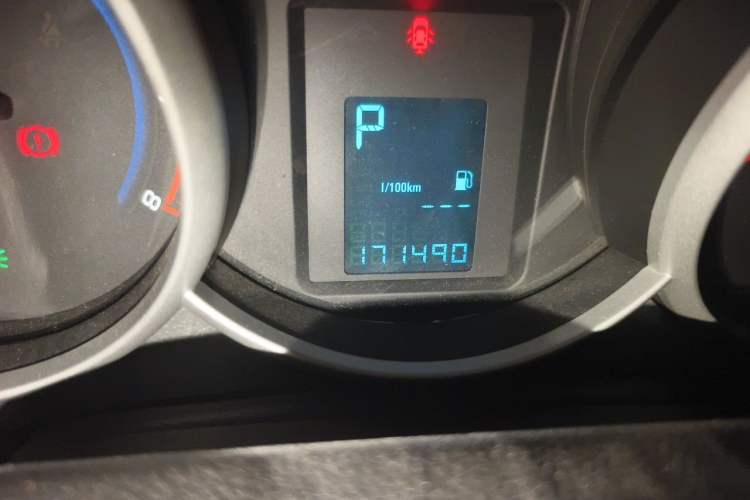 Used Chevrolet Cruze 2013 1.8L SE AT Odometer Close Up