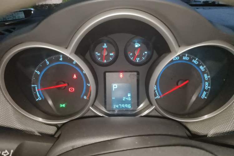Used Chevrolet Cruze 2013 1.8L SE AT Odometer Close Up