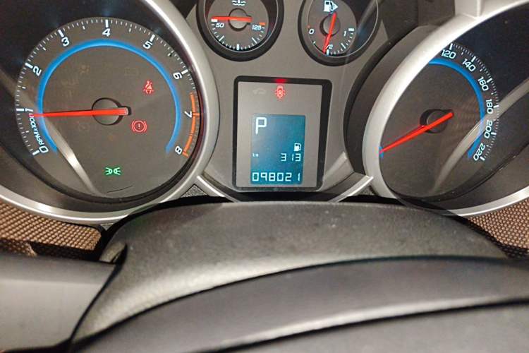Used Chevrolet Cruze 2013 Hatchback 1.6L Automatic Luxury Model Odometer Close Up