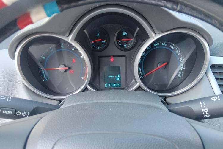 Used Chevrolet Cruze 2013 1.6L SL MT Odometer Close Up