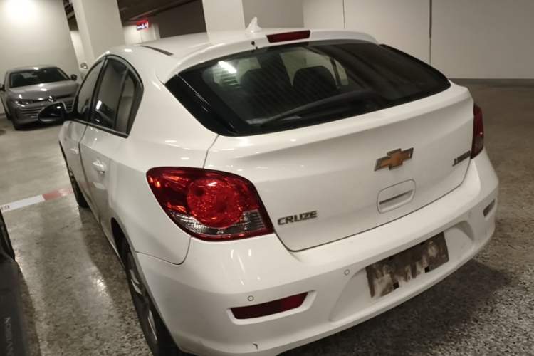 Used Chevrolet Cruze 2013 Hatchback 1.6L Manual Luxury Model Rear Left 45 Deg