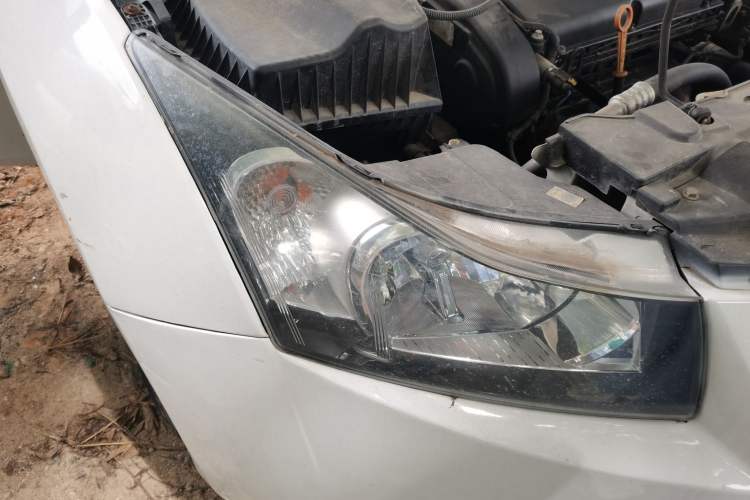 Used Chevrolet Cruze 2013 Hatchback 1.6L Automatic Luxury Model Right Front Headlight
