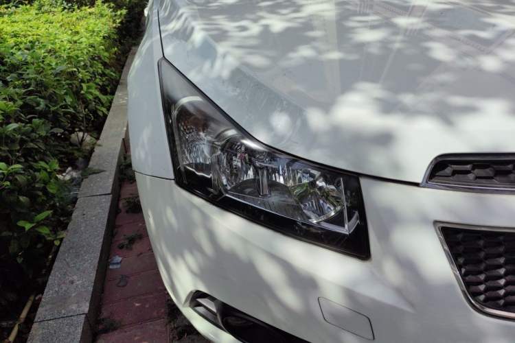Used Chevrolet Cruze 2013 Hatchback 1.6L Manual Luxury Model Right Front Headlight