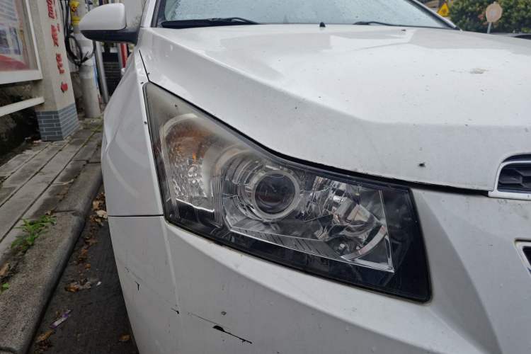Used Chevrolet Cruze 2013 Hatchback 1.6L Manual Luxury Model Right Front Headlight