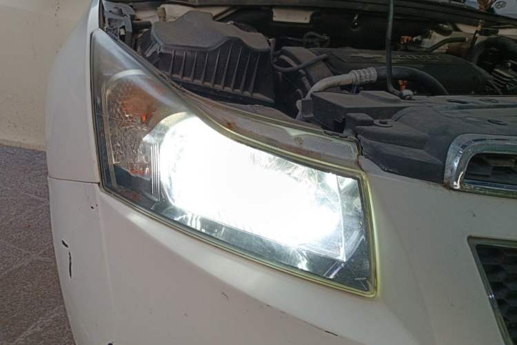 Used Chevrolet Cruze 2013 Hatchback 1.6L Automatic Luxury Model Right Front Headlight