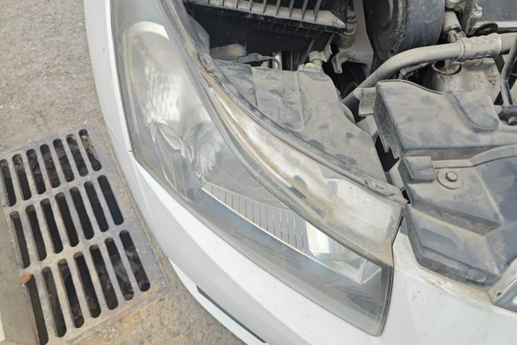 Used Chevrolet Cruze 2013 Hatchback 1.6L Automatic Luxury Model Right Front Headlight