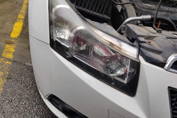 Used Chevrolet Cruze 2013 Hatchback 1.6L Manual Luxury Model Right Front Headlight