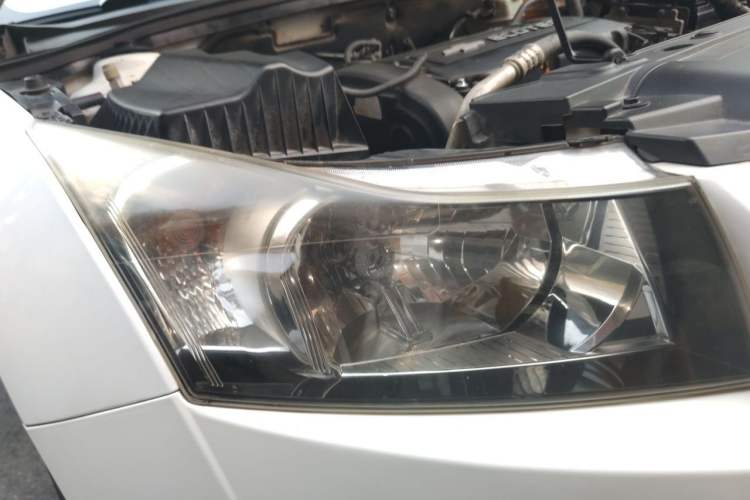 Used Chevrolet Cruze 2013 1.6L SL MT Right Front Headlight
