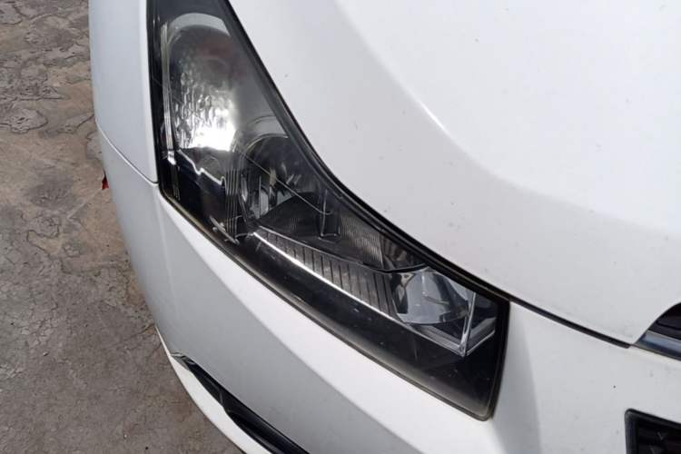 Used Chevrolet Cruze 2013 1.6L SE MT Right Front Headlight