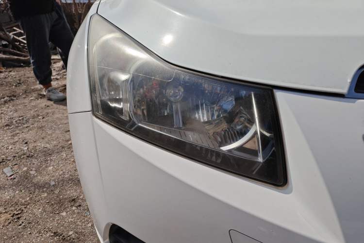 Used Chevrolet Cruze 2013 Hatchback 1.6L Manual Luxury Model Right Front Headlight