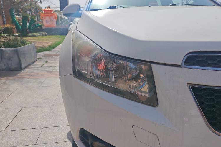 Used Chevrolet Cruze 2013 Hatchback 1.6L Automatic Luxury Model Right Front Headlight