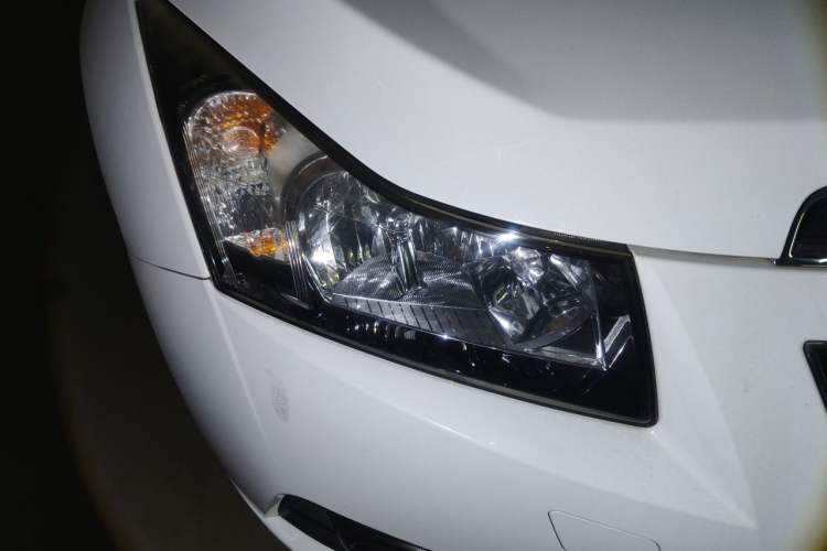 Used Chevrolet Cruze 2013 Hatchback 1.6L Automatic Luxury Model Right Front Headlight