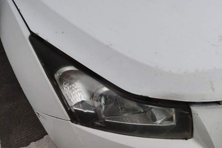 Used Chevrolet Cruze 2013 Hatchback 1.6L Manual Luxury Model Right Front Headlight