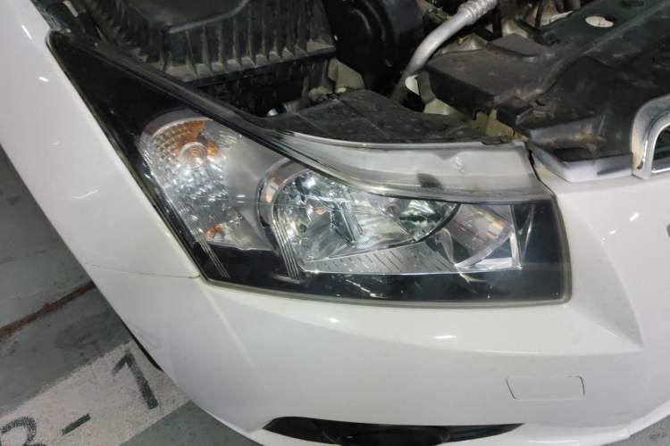 Used Chevrolet Cruze 2013 Hatchback 1.6L Automatic Luxury Model Right Front Headlight