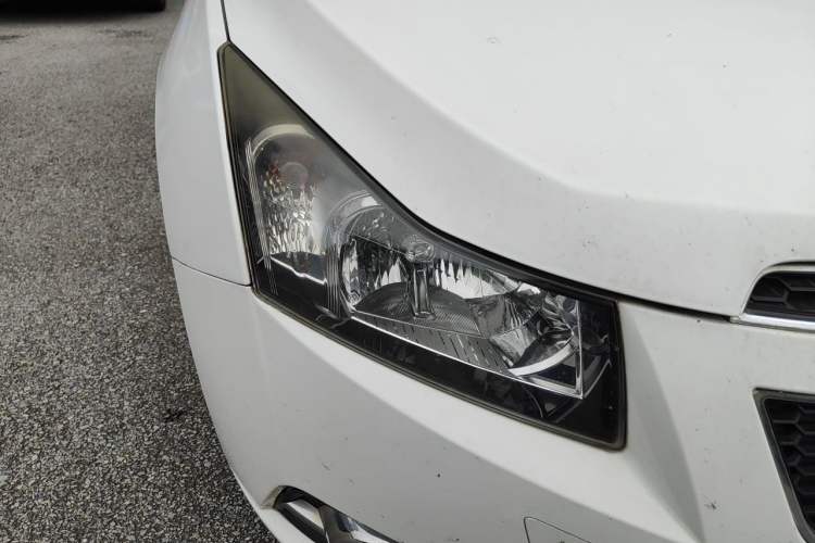 Used Chevrolet Cruze 2013 1.6L SE MT Right Front Headlight