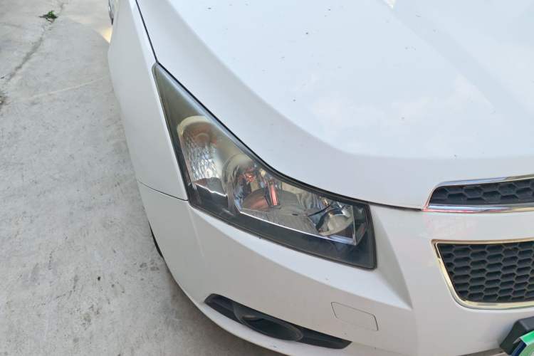 Used Chevrolet Cruze 2013 Hatchback 1.6L Manual Luxury Model Right Front Headlight