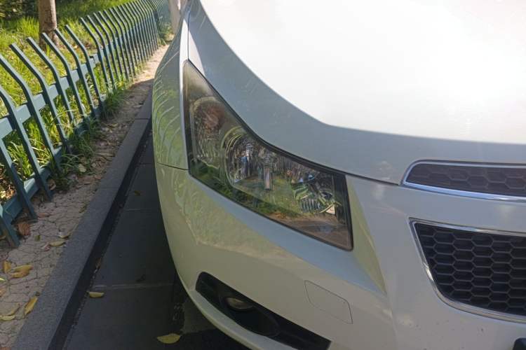 Used Chevrolet Cruze 2013 Hatchback 1.6L Manual Luxury Model Right Front Headlight