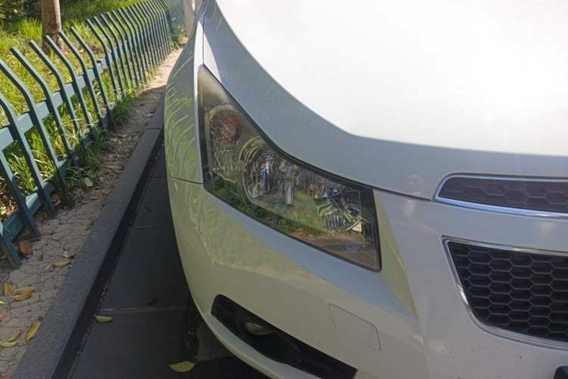 Used Chevrolet Cruze 2013 Hatchback 1.6L Manual Luxury Model Right Front Headlight