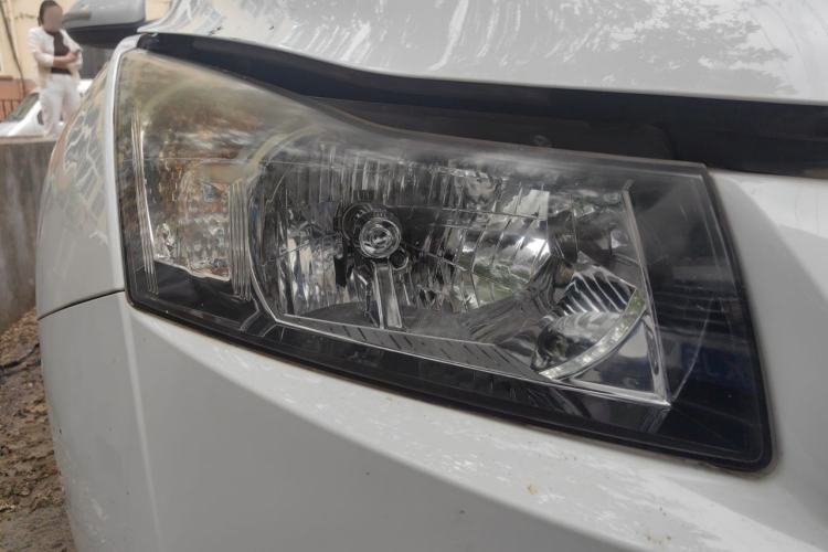 Used Chevrolet Cruze 2013 Hatchback 1.6L Manual Luxury Model Right Front Headlight