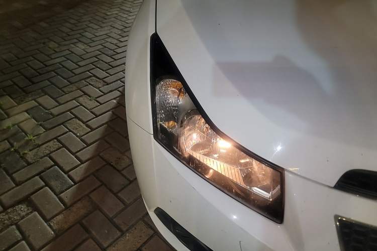 Used Chevrolet Cruze 2013 Hatchback 1.6L Automatic Luxury Model Right Front Headlight
