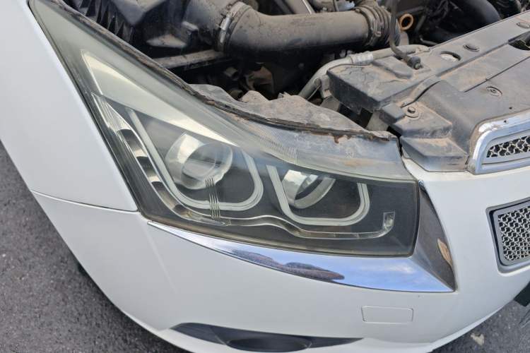 Used Chevrolet Cruze 2013 Hatchback 1.6T Automatic Flagship Model Right Front Headlight