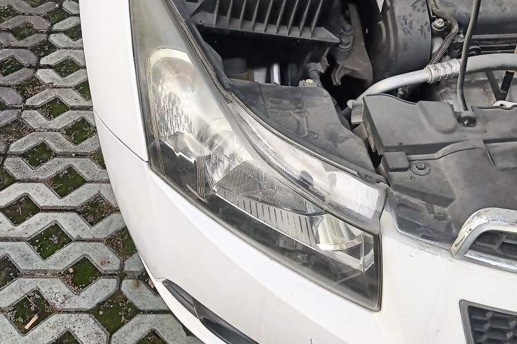 Used Chevrolet Cruze 2013 1.6L SE MT Right Front Headlight