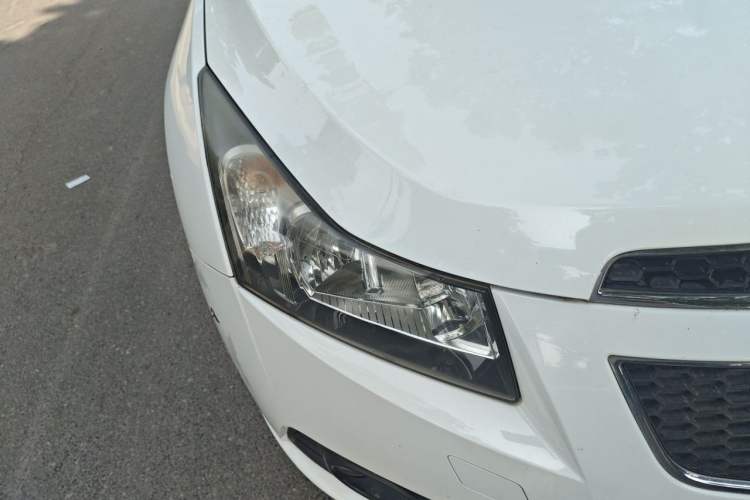 Used Chevrolet Cruze 2013 Hatchback 1.6L Manual Luxury Model Right Front Headlight
