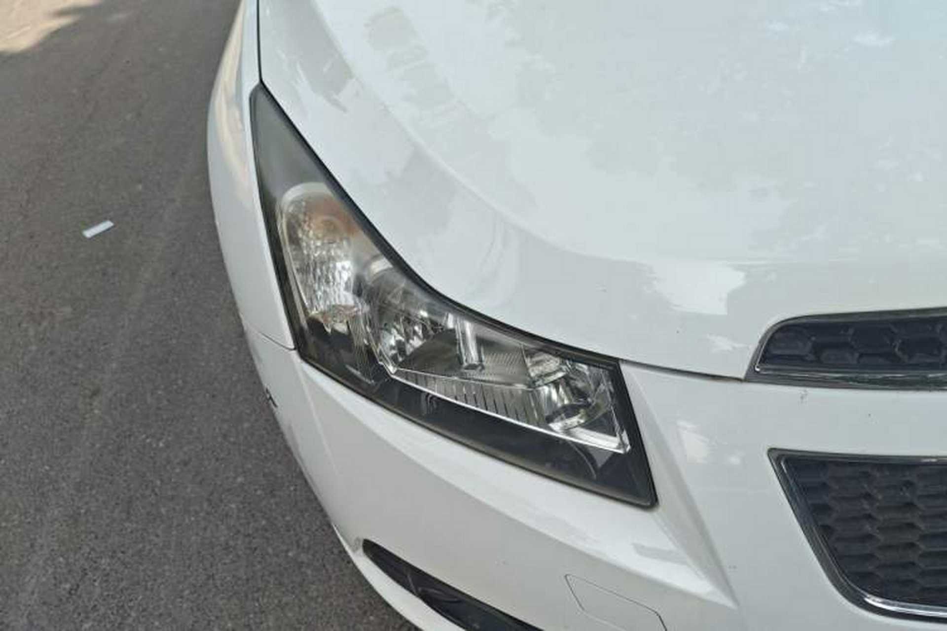 Used Chevrolet Cruze 2013 Hatchback 1.6L Manual Luxury Model Right Front Headlight