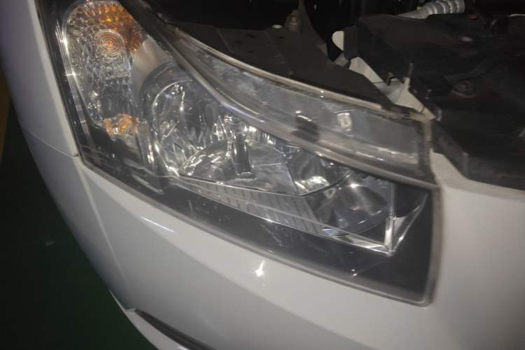 Used Chevrolet Cruze 2013 1.6L SL MT Right Front Headlight