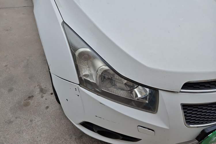 Used Chevrolet Cruze 2013 Hatchback 1.6L Manual Luxury Model Right Front Headlight