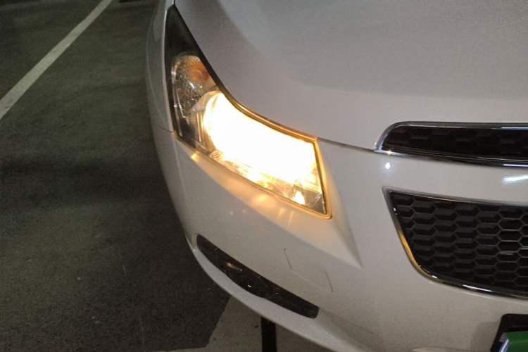 Used Chevrolet Cruze 2013 1.8L SE AT Right Front Headlight