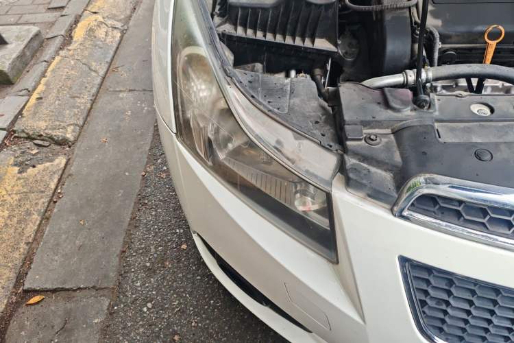 Used Chevrolet Cruze 2013 1.6L SE MT Right Front Headlight
